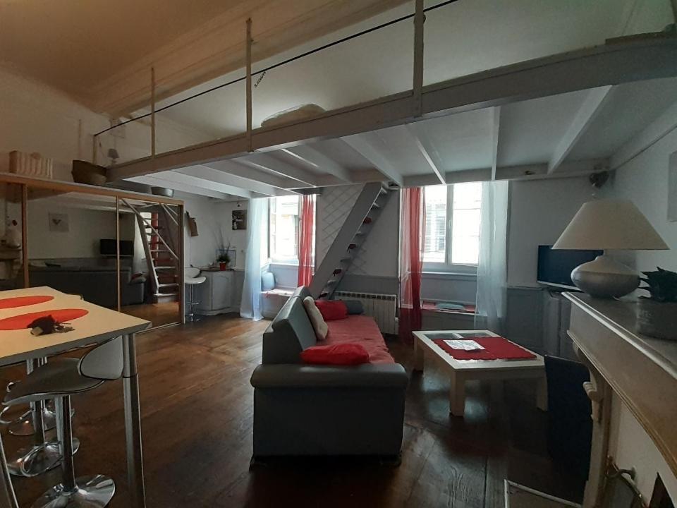 Coquet Studio En Mezzanine Nuit Pour 2 Personnes Saint-Girons  Luaran gambar