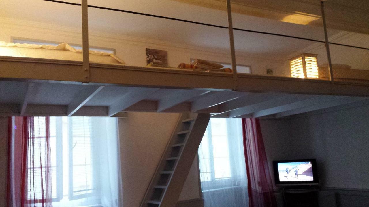 Coquet Studio En Mezzanine Nuit Pour 2 Personnes Saint-Girons  Luaran gambar
