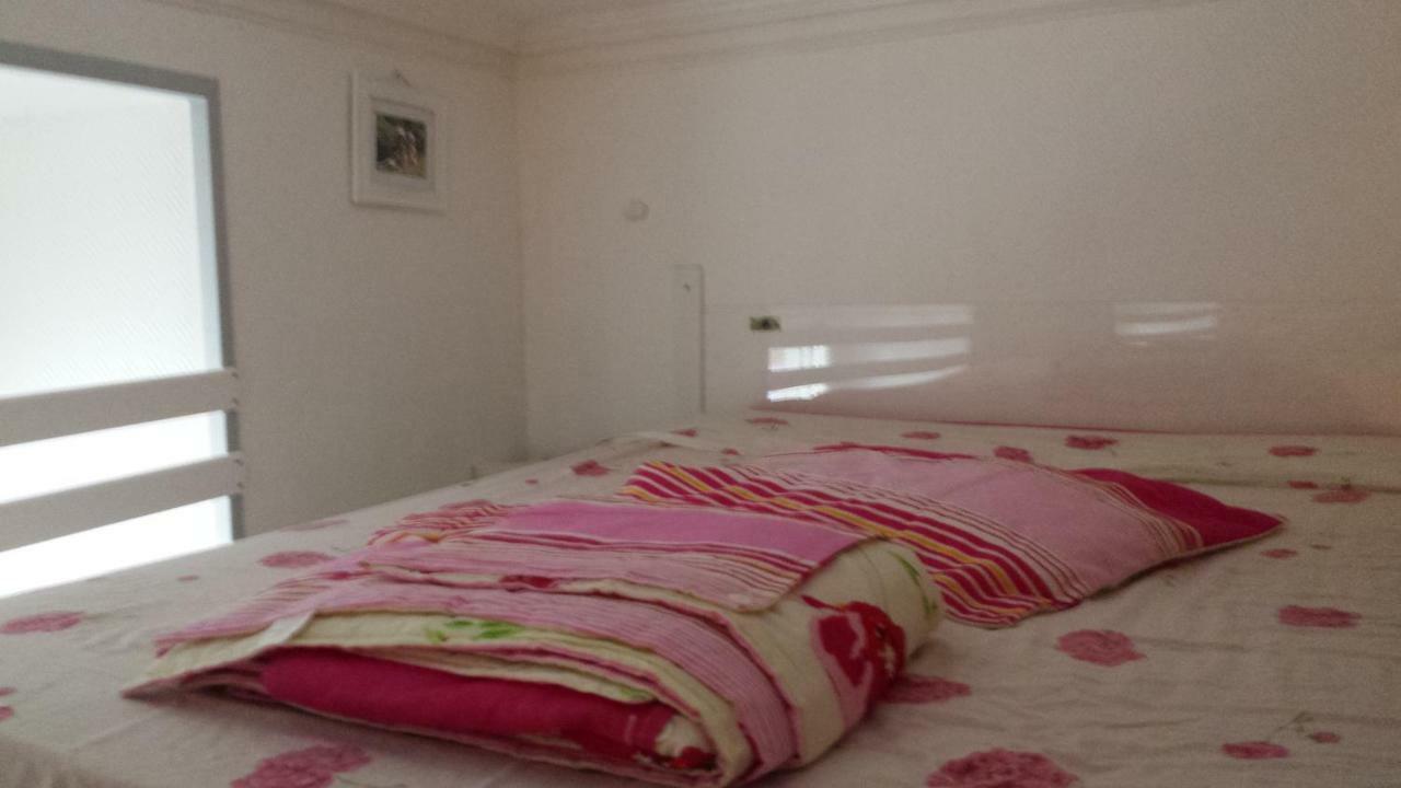 Coquet Studio En Mezzanine Nuit Pour 2 Personnes Saint-Girons  Luaran gambar